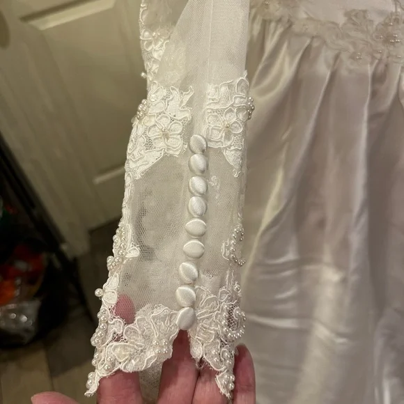 Alfred Angelo  Lace Vintage Bridal Gown - Picture 13 of 16